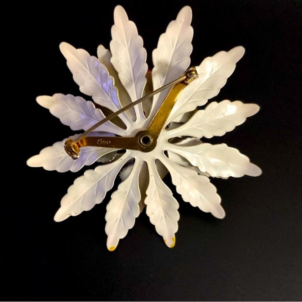 Vintage Coro Flower Brooch Pin Yellow & Orange Enamel‎ Metal & Rhinestones - Picture 5 of 6